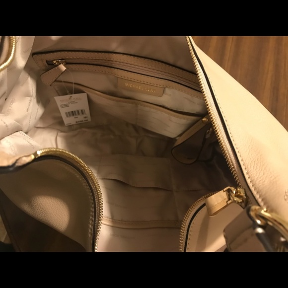 Michael Kors- Lydia purse - Picture 3 of 4